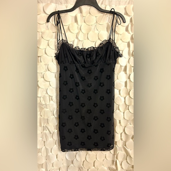 Motel Rocks Black Daisy Mini Dress Size Medium. Ties at shoulders. - Picture 2 of 8